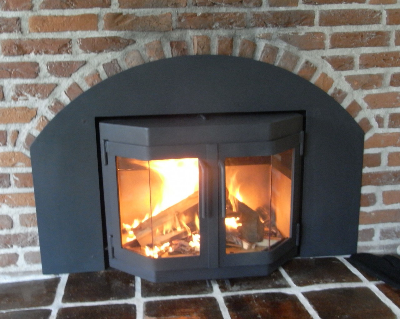 Inzetkachel in bestaande openhaard