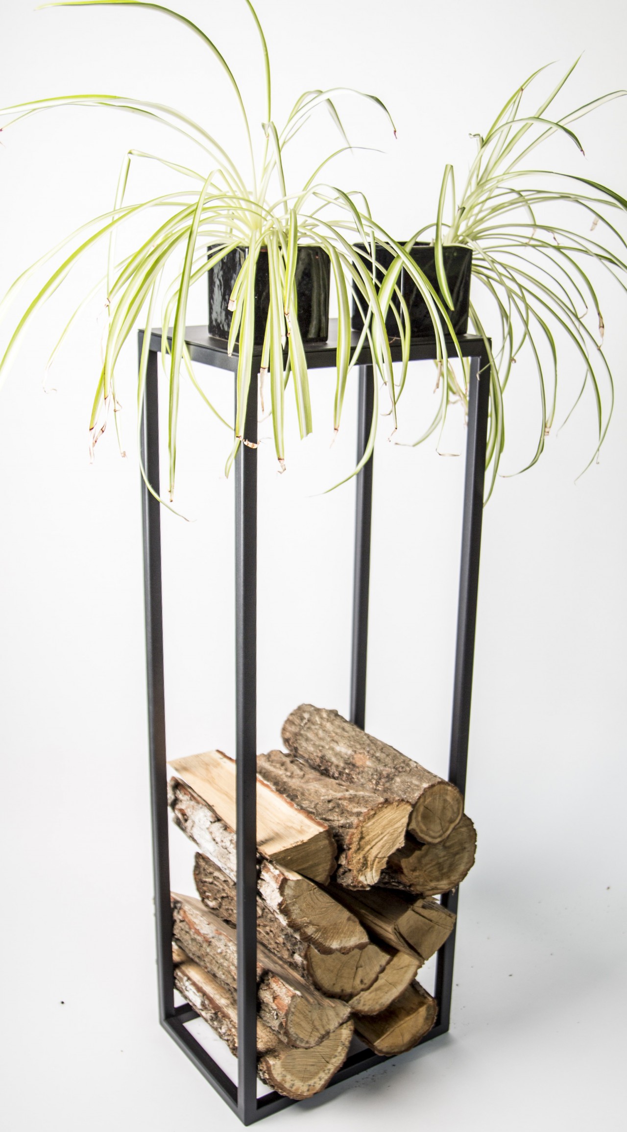 Hout rek met bovenblad kan ook als sokkel gebruikt worden. afm. 35x25 cm en 100 cm hoog, prijs 150 euro.